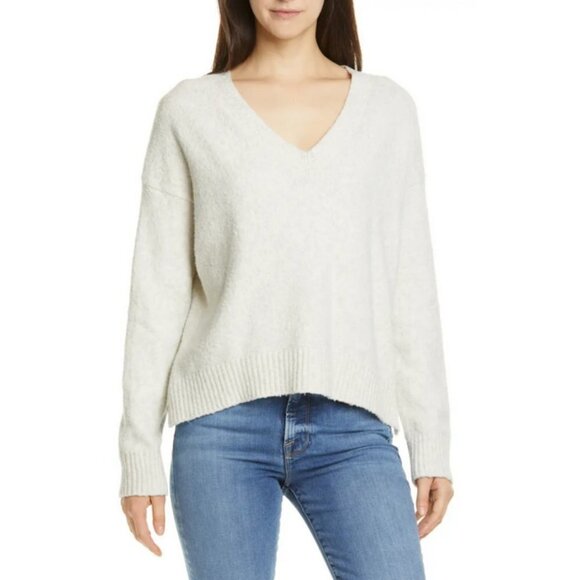 💕VINCE💕 Textured V-Neck Sweater ~ Heather White Medium M NWT - Picture 1 of 15